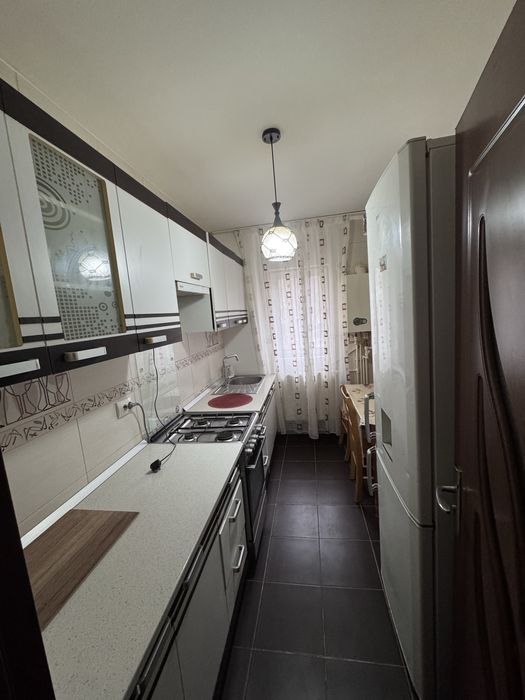 Apartament de inchiriat 3 camere/ Baza 3