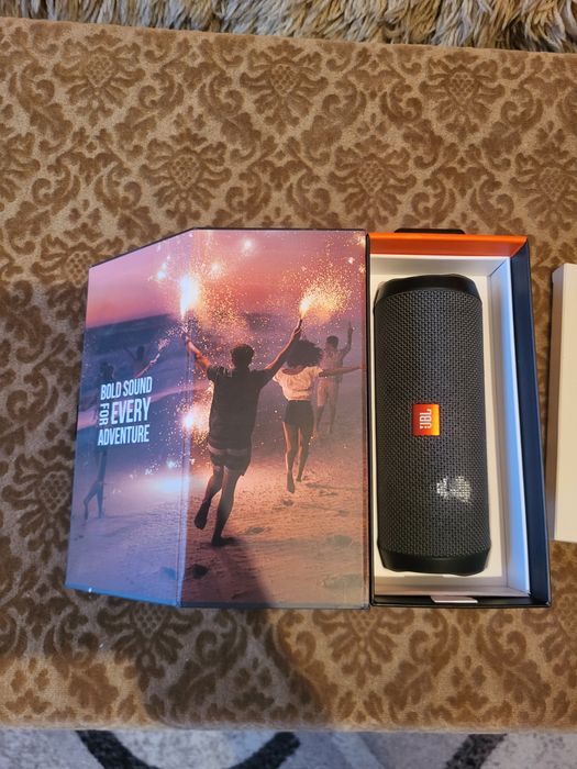 преносимата Bluetooth тонколона JBL Flip Essential 2