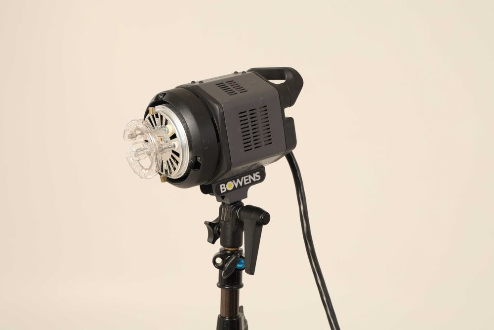 Комплект Bowens - генератор, глава и кръгова светкавица