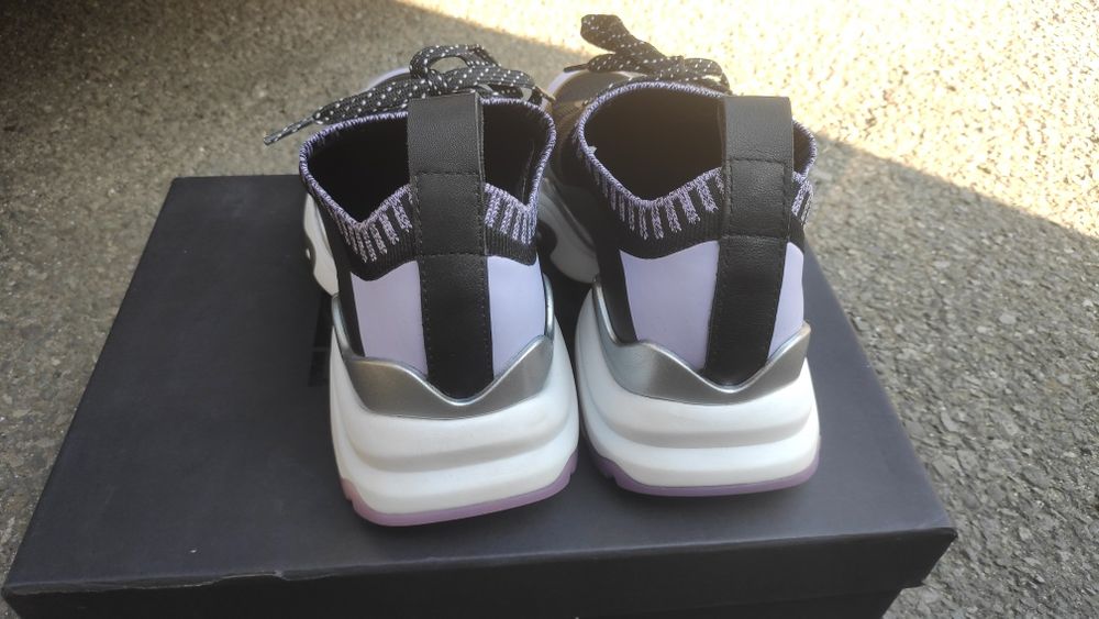 Продавам - дамски маратонки Karl Lagerfeld Chunky