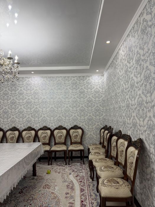 Стол стулья для гостиной