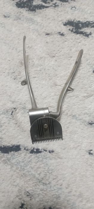 Антикварная машинка для стрижки волос