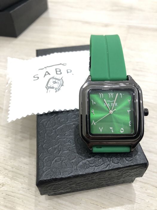 Часы от брэнда Sabr