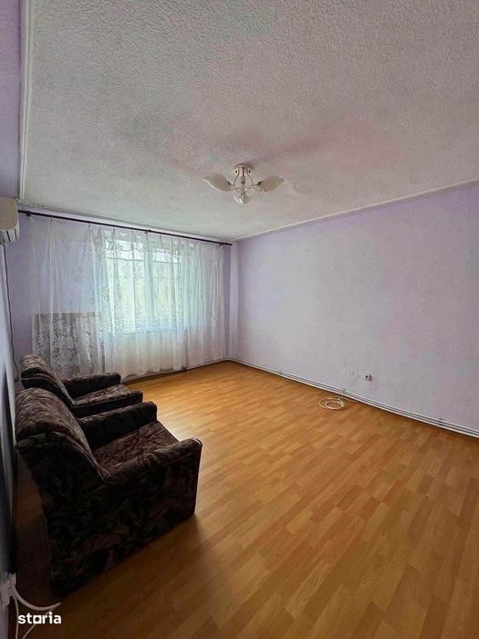 De vanzare apartament cu 3 camere, 2 bai cu aerisire,balcon 52000euro