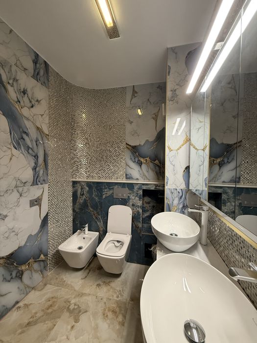 Inchiriez apartament cu 3 camerepe faleza