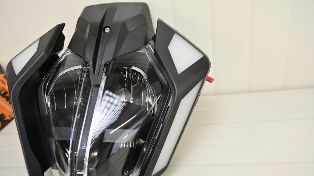 KTM Duke 390 2024 Far cu lumini DRL