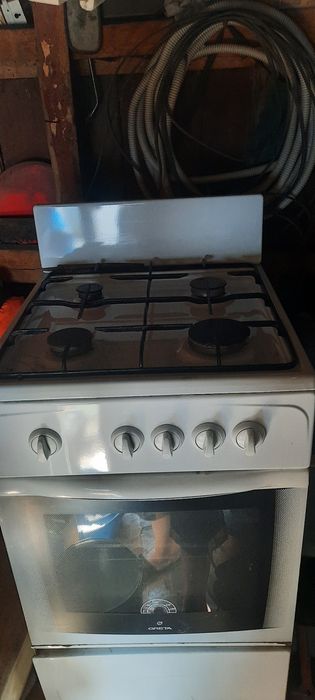 Продам газовую плиту рабочая