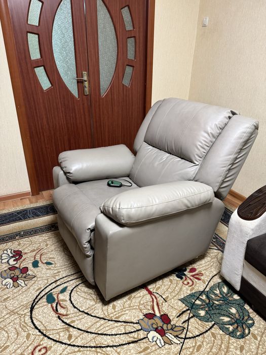Срочно продаётся реклайнер кресло