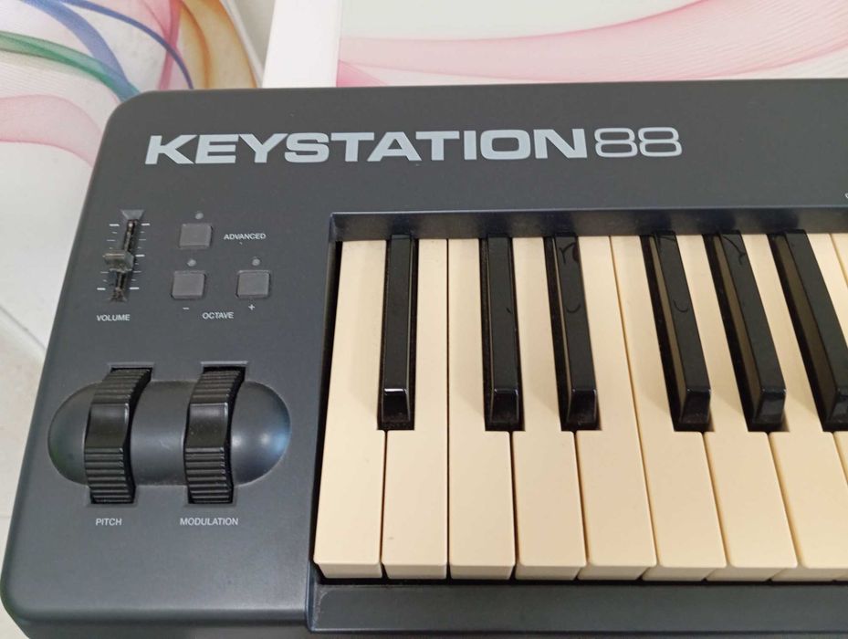 Продавам MIDI клавиатура M-Audio Keystation 88