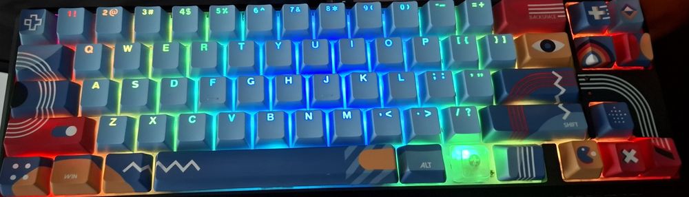 Vând Tastatură Qwertykey 65