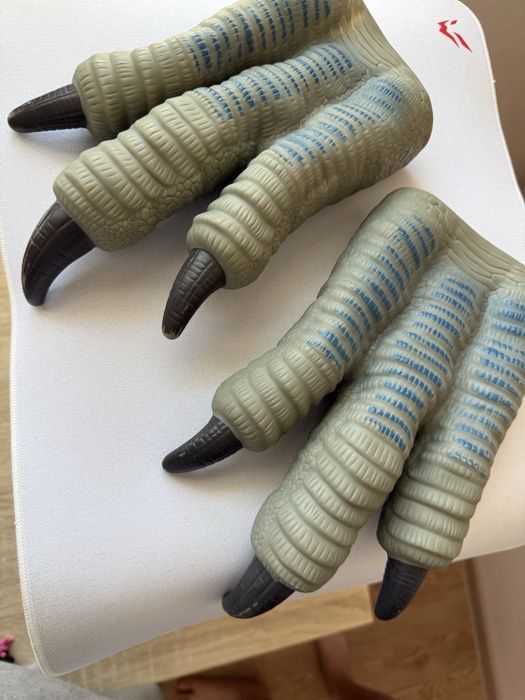 Маска велоцераптора , лапы -когти