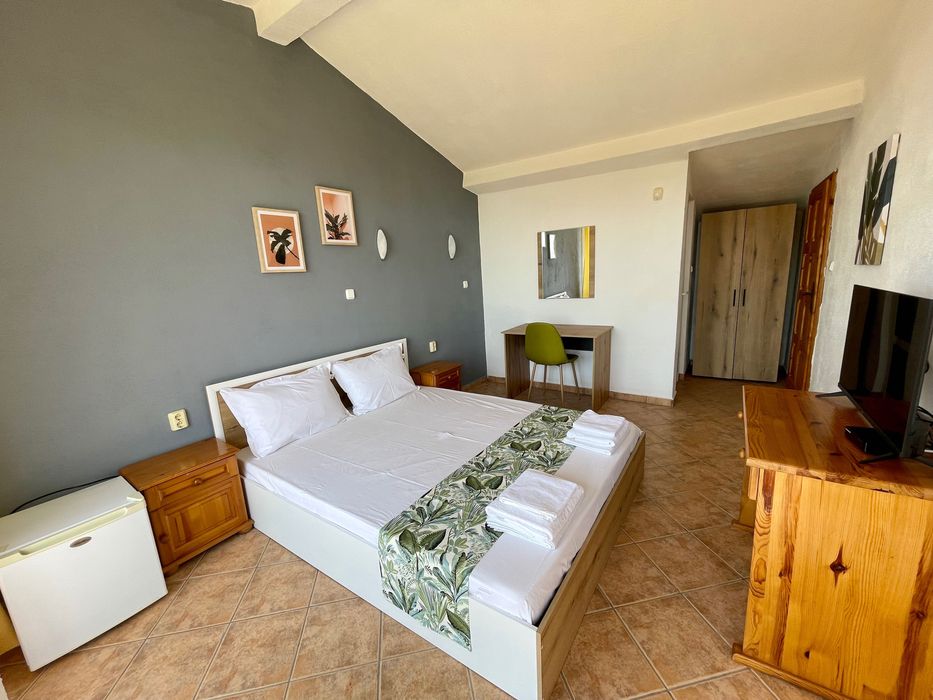 Продава се Хотел в Свети Влас - 452 кв.м за 841 €/кв.м - Снимка #3