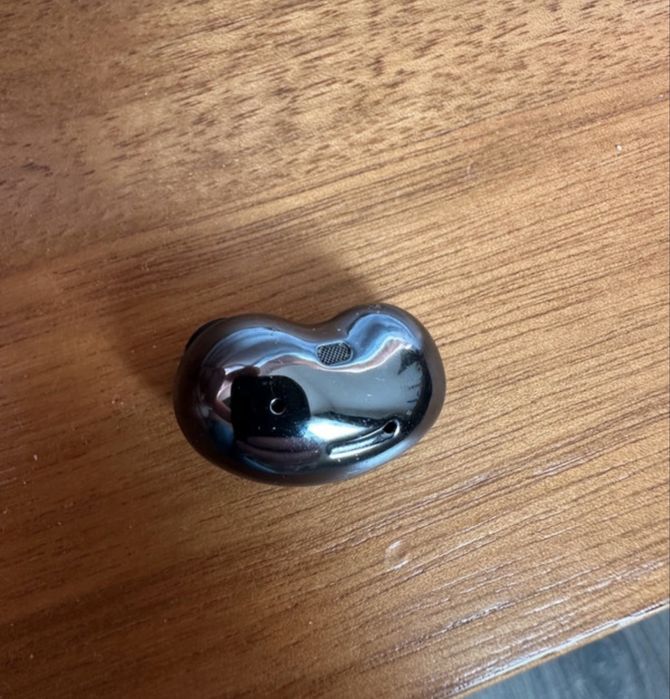 Vând casca Samsung Galaxy Buds Live (SM-R180) - Partea Dreaptă