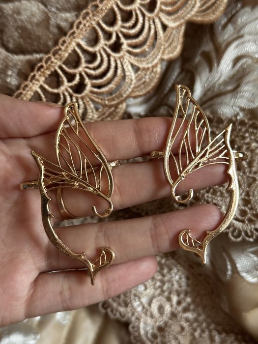 Продам стильные серьги в форме крыльев