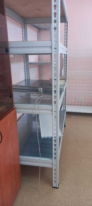 стеллаж торговый полки витрины