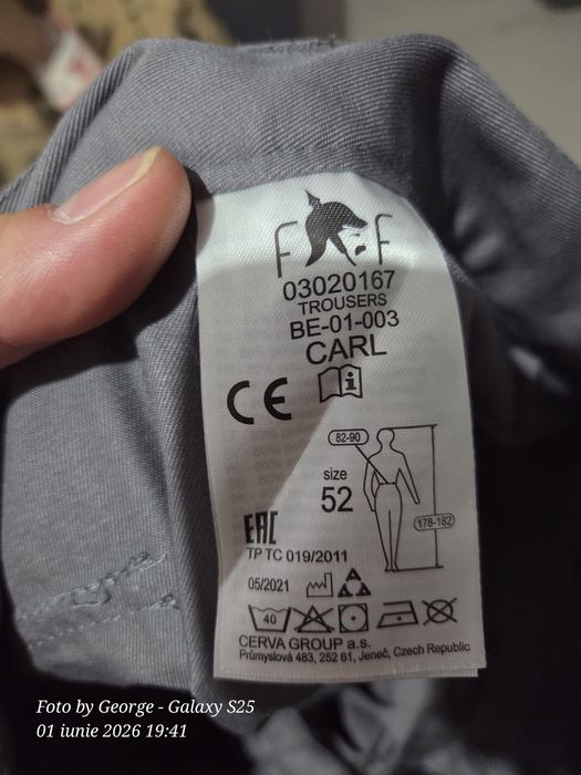Se vinde pantaloni de salopeta pentru  santier.
