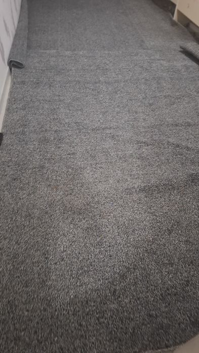 2ta bir xil gilam sotiladi