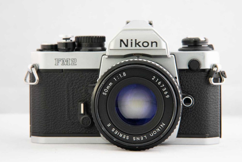 Aparat film Nikon FM2n cu obiectiv Nikon 50mm 1.8 in stare foarte buna