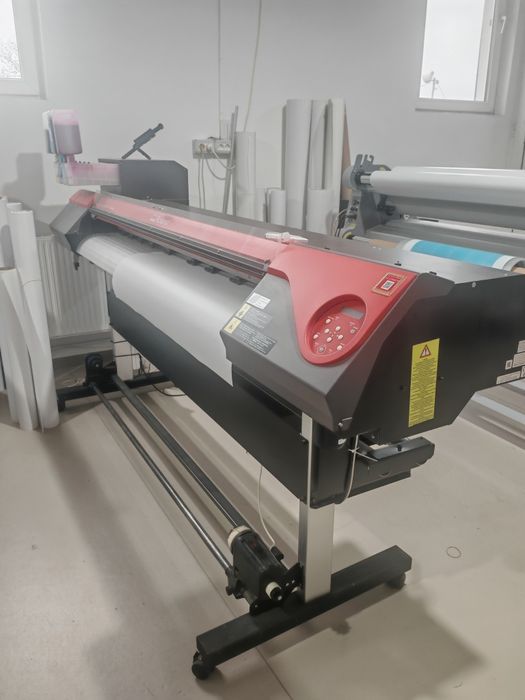 Vând imprimanta plotter roland