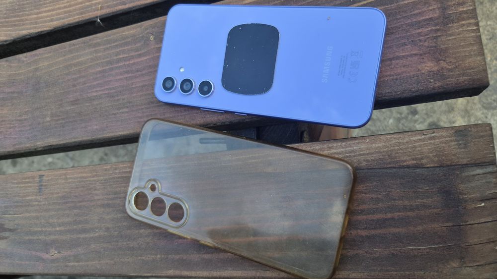 Vand Samsung Galaxy A54 5G - functional, curat

Telefonul a fost tinut mereu in husa de protectie, astfel ca are doar urme minime de uz