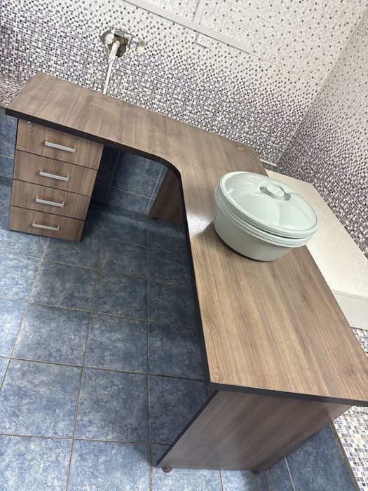 Шкаф стеллаж и столы