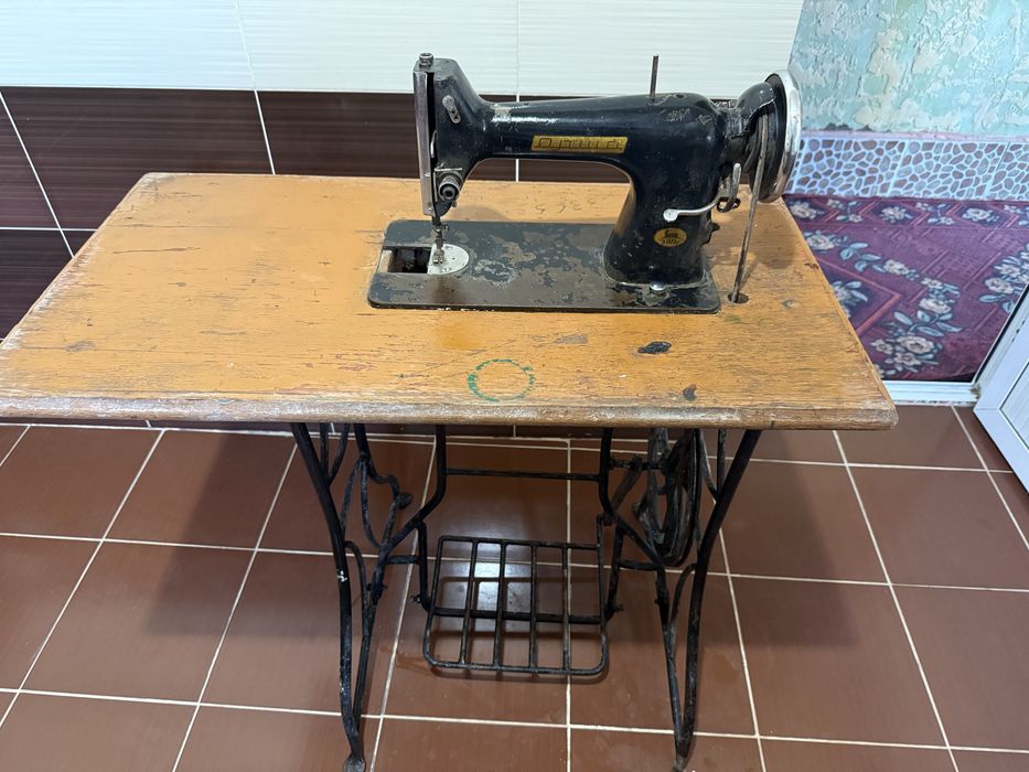 Продаётся швейная машина