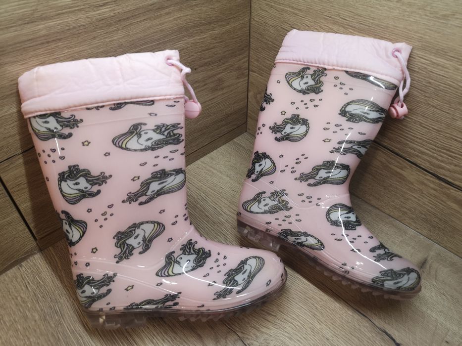 Гумени ботуши и сандали за госпожица