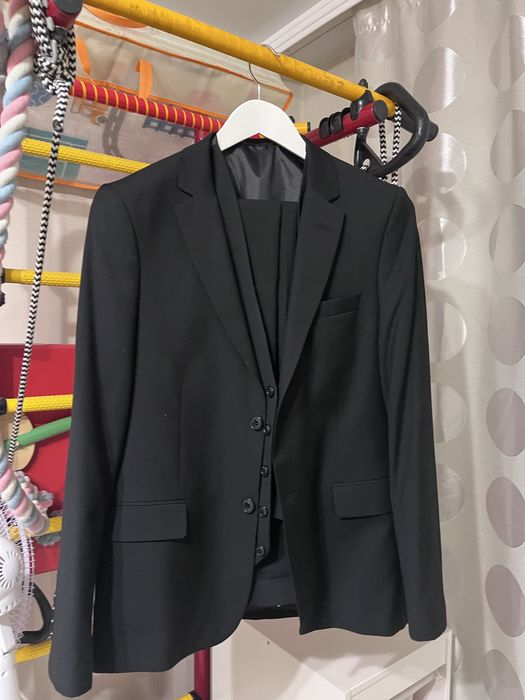 Продам костюм (тройка)