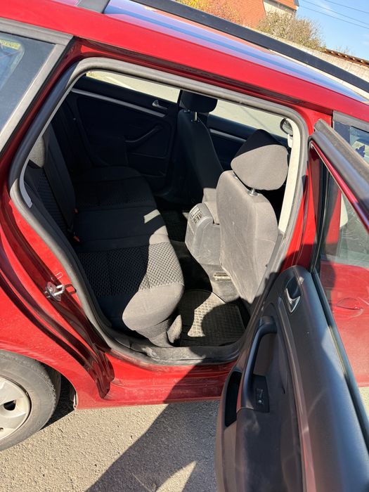 Volkswagen Golf diesel, 4.070 € — imagine 4