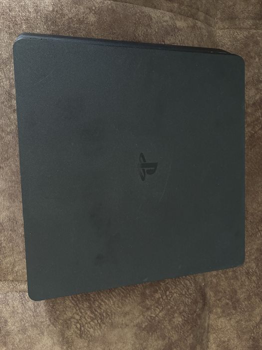 Ps4 1TB с 4 контролера и зареждаща станция +12 игри