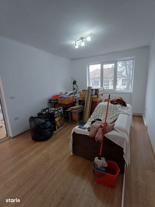 De vanzare apartament cu 2 camere, 2 balcoane, renovat complet 43.000e