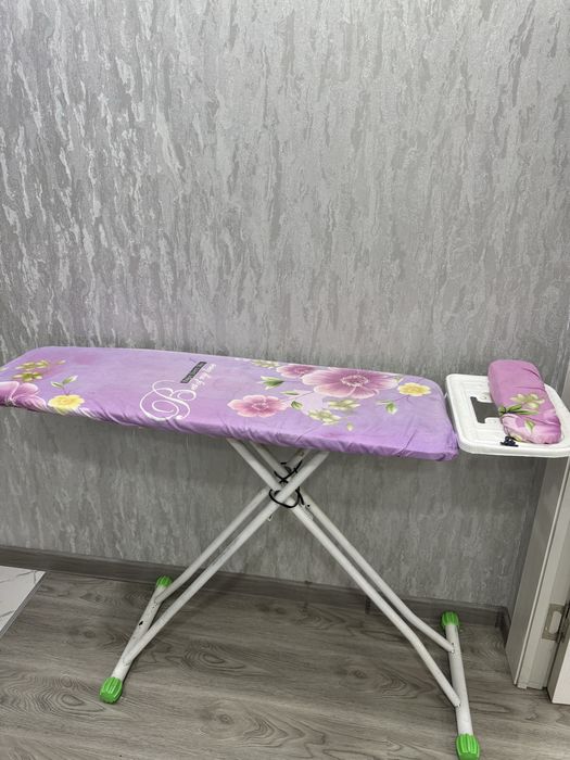 Гладильная доска с розеткой
