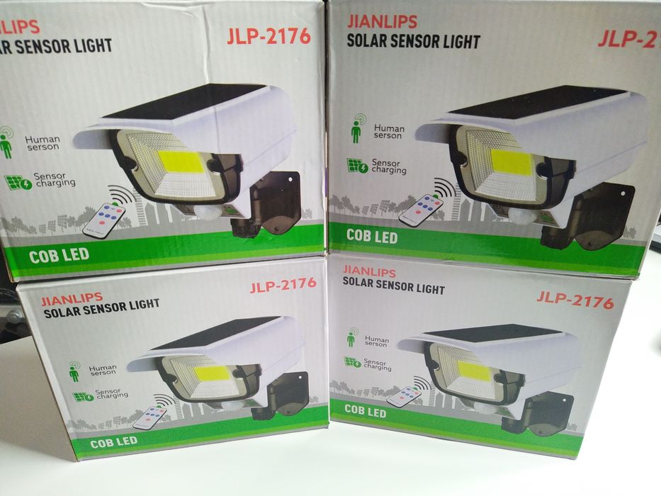 Lampa solara tip camera supraveghere cu telecomanda,senzor de miscare