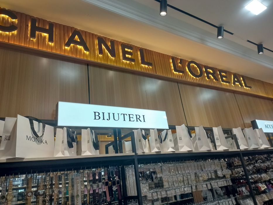 Реклама буква монтаж демонтаж баннер плёнка