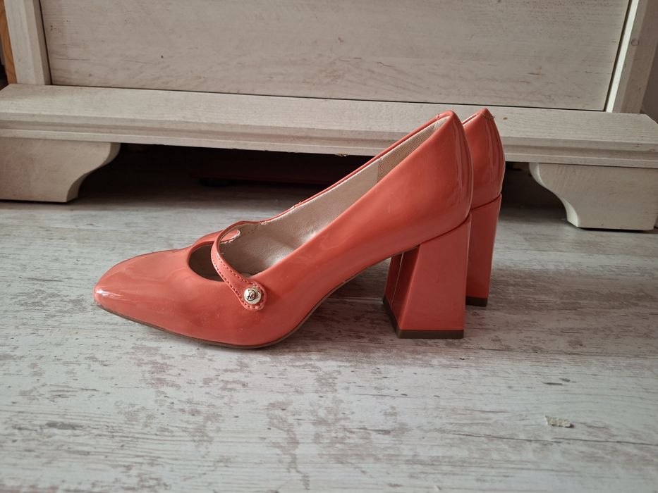 Tamaris, нови, 38 номер, 50 €