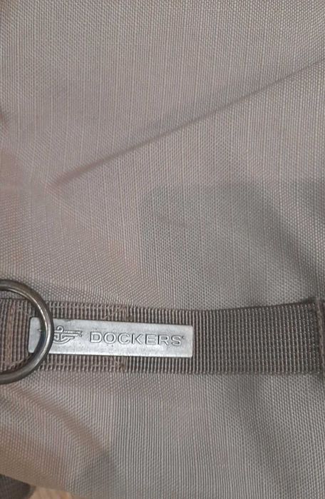 раница Dockers – бежова, здрава и практична