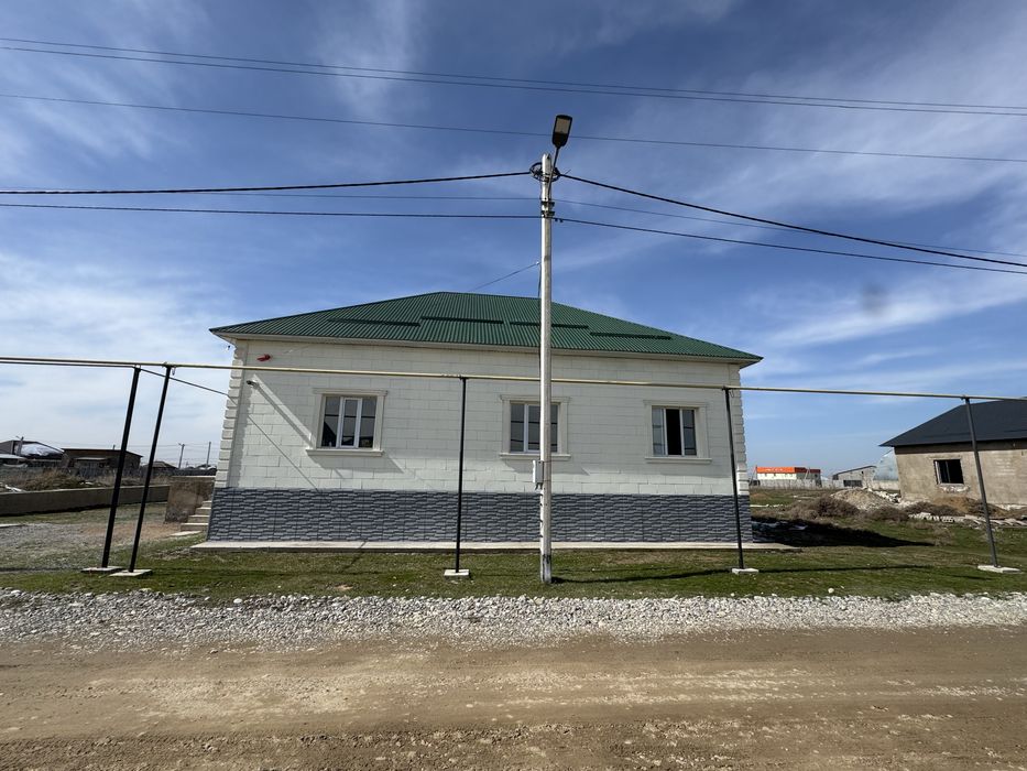 Срочно продаётся уютный и просторный дом в хорошем районе.