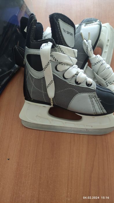 Продам коньки детские