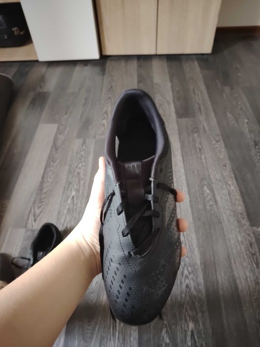 Продавам стоножки на Adidas оригинални нямат забележки 40 номер