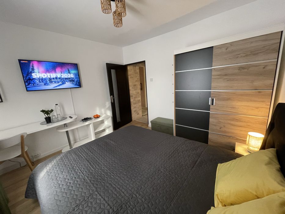 Apartament cu 3 camere, spatios, renovat modern, de inchiriat