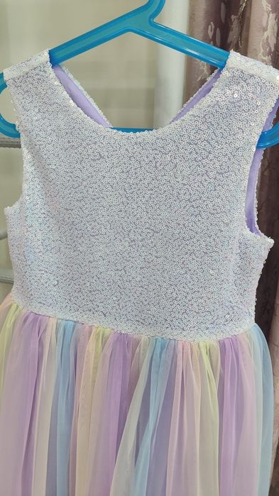 Новое платье 34р с поетками