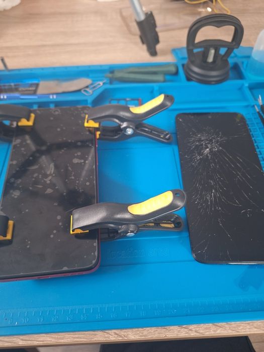 Repar telefoane / tablete / laptopuri – Diagnostic, schimb display, baterie, curățare, upgrade