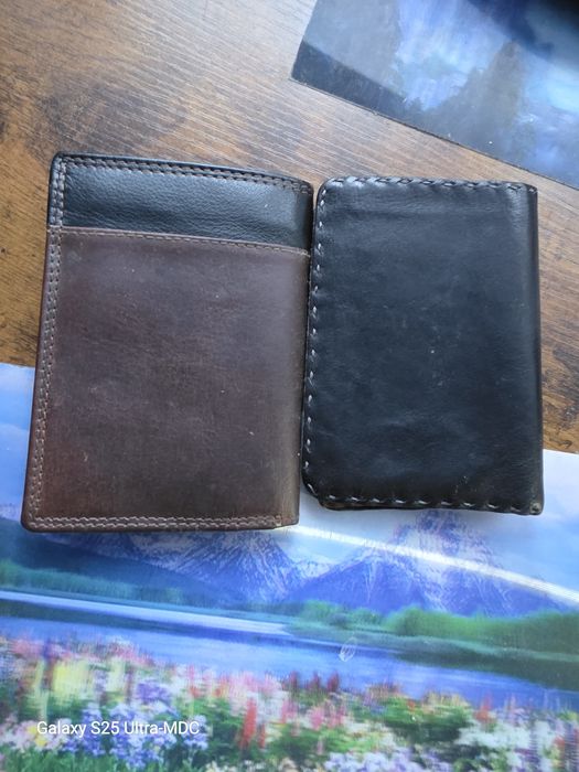 Vând pachet de 2 portmonee din piele naturala