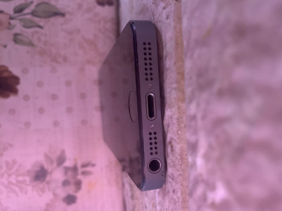 Iphone.5s  ios 12.7.1 GB 32 telefonul ajunge oriunde in tara