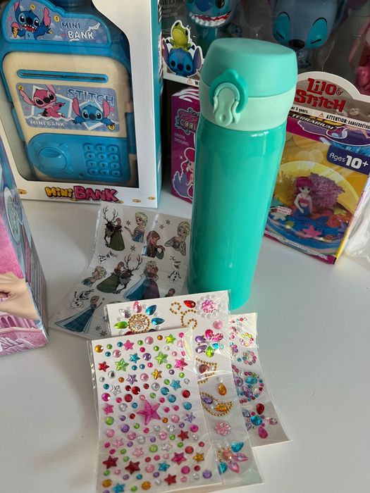 Лот играчки - фигурки и касичка Стич, Stitch, бутилка за вода, креативен комплект сфера с русалка