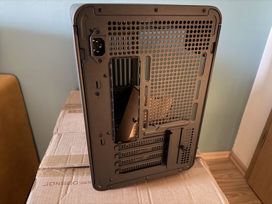 Carcasa PC Jonsbo D33 Wood MicroATX — NOUĂ, nemontată, cu cutie