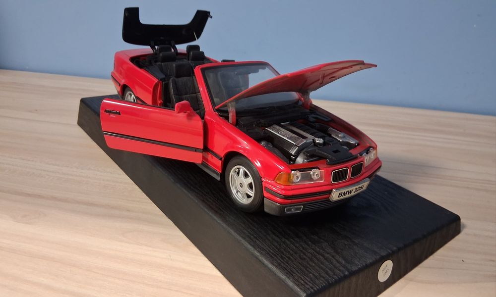 BMW E 36 Cabrio  1:18 Maisto