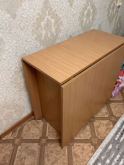Стол книжка в хорошем состояни