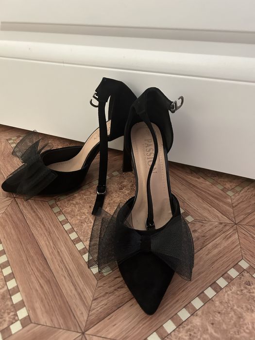 Туфли черные 38 размера и белые