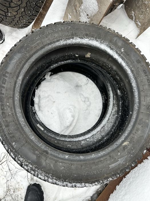 Продам шины шипованные